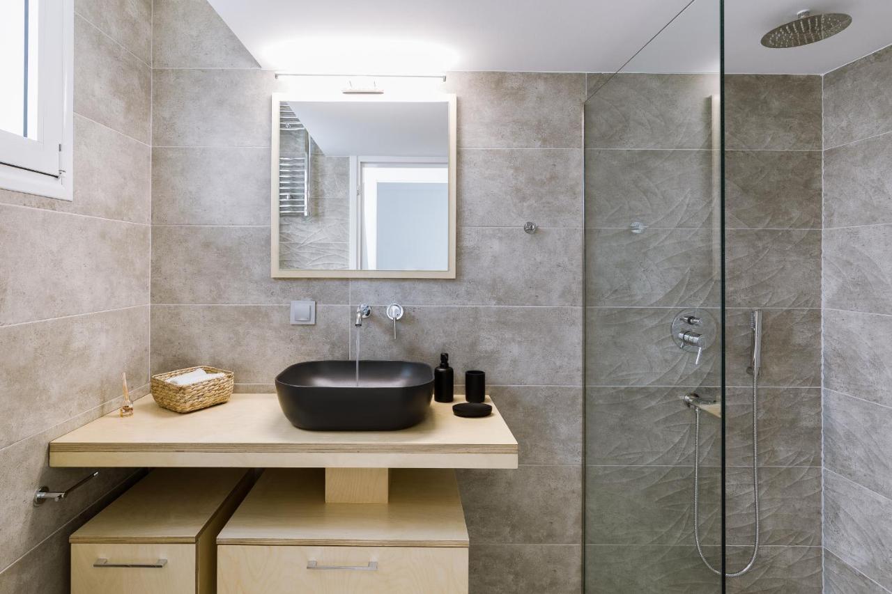 Minimal Apartment On The Shadow Of The Acropolis Athens Exterior photo